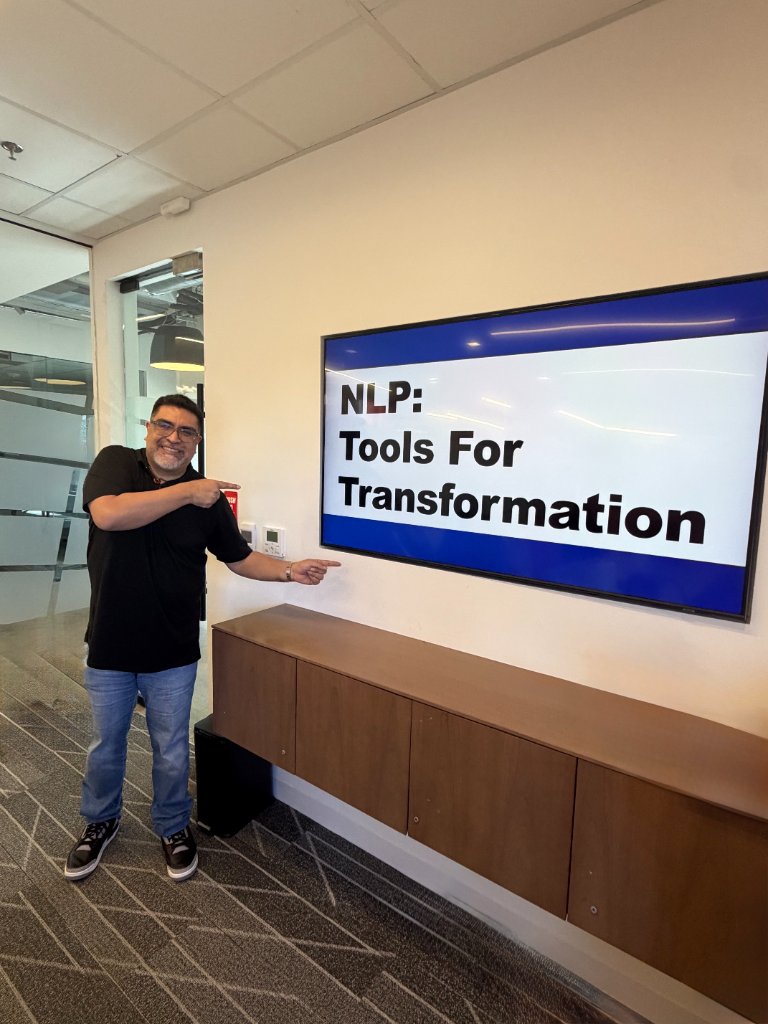 Ricardo León presenting NLP Workshop